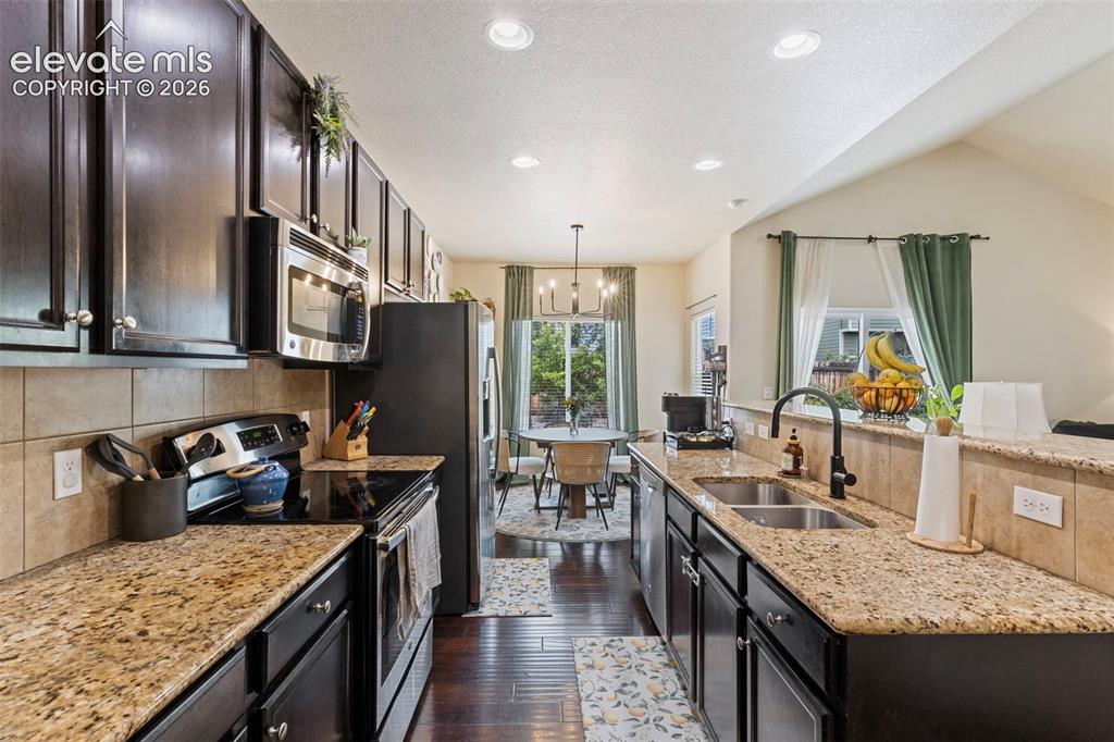 Image 8 of 27: Kitchen