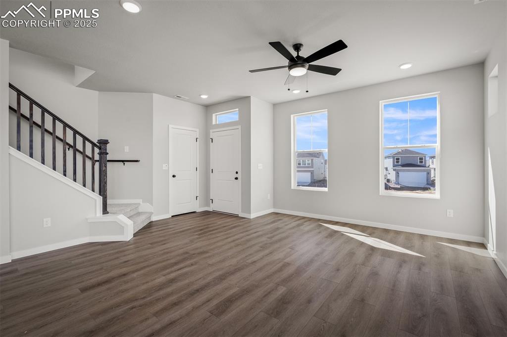 Image 12 of 31: Entry