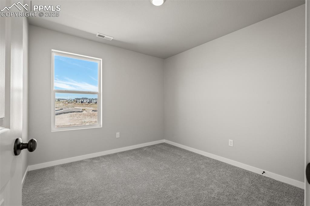 Image 21 of 31: Bedroom