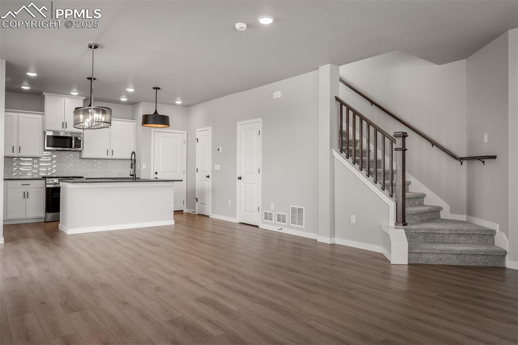 Image 3 of 31: Kitchen