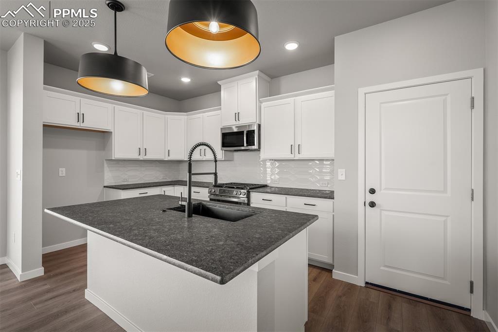 Image 4 of 31: Kitchen