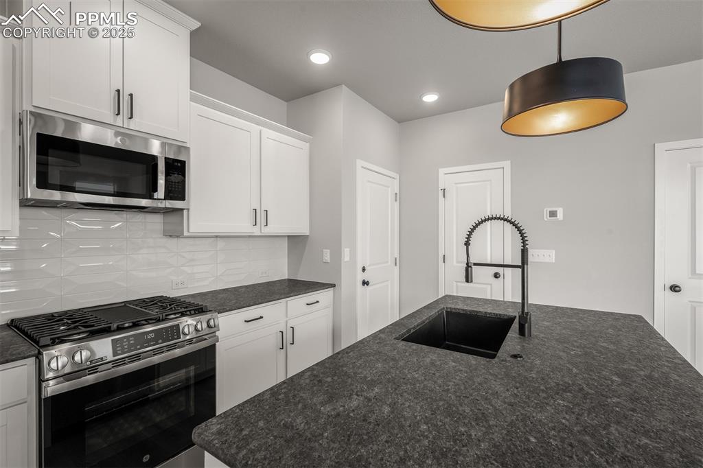 Image 6 of 31: Kitchen