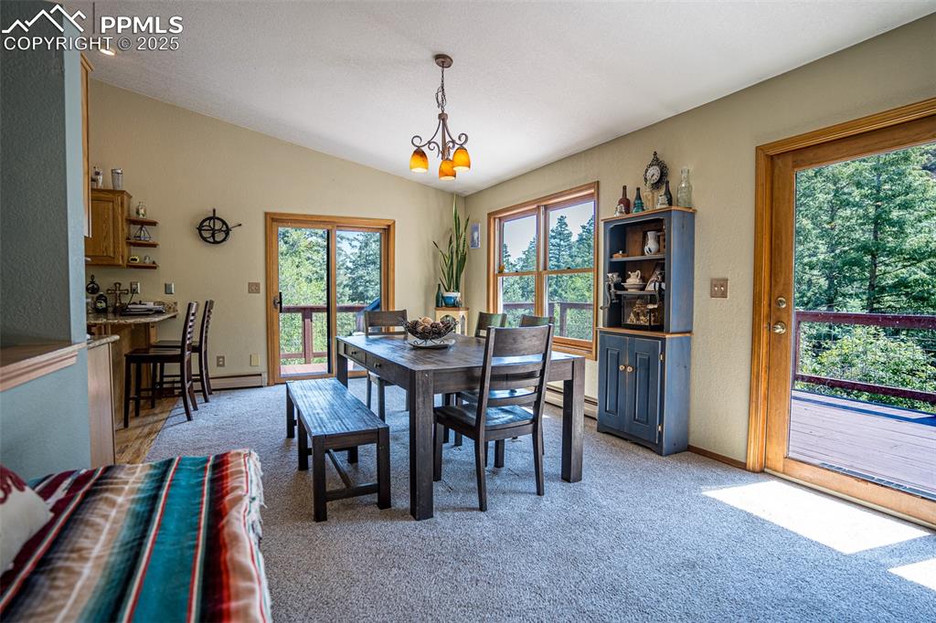 Image 11 of 32: Dining Area