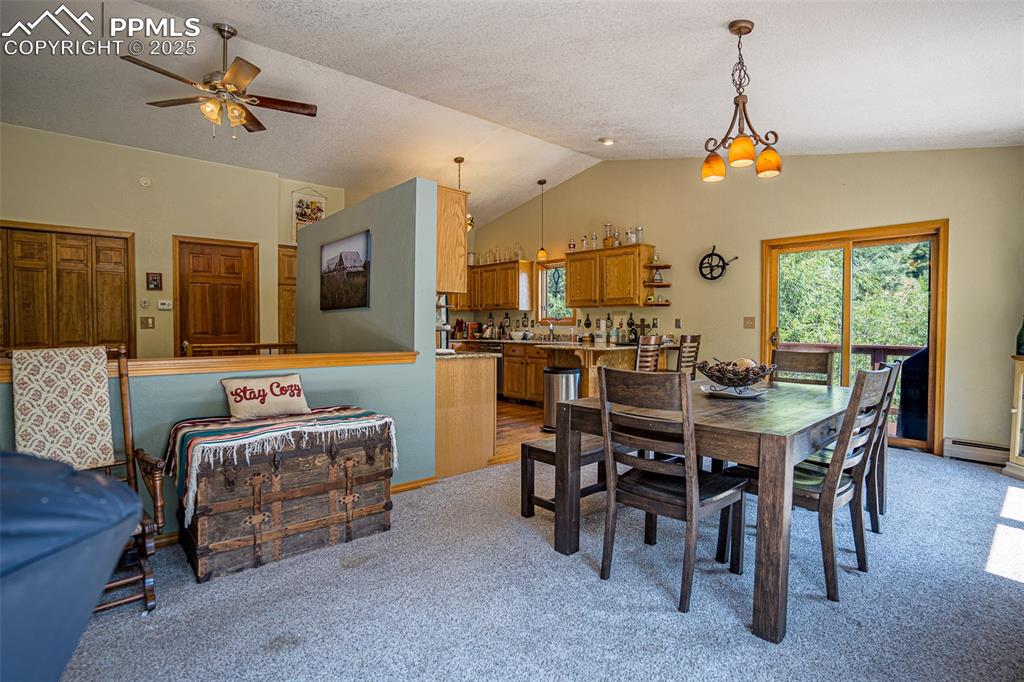 Image 15 of 32: Dining Area