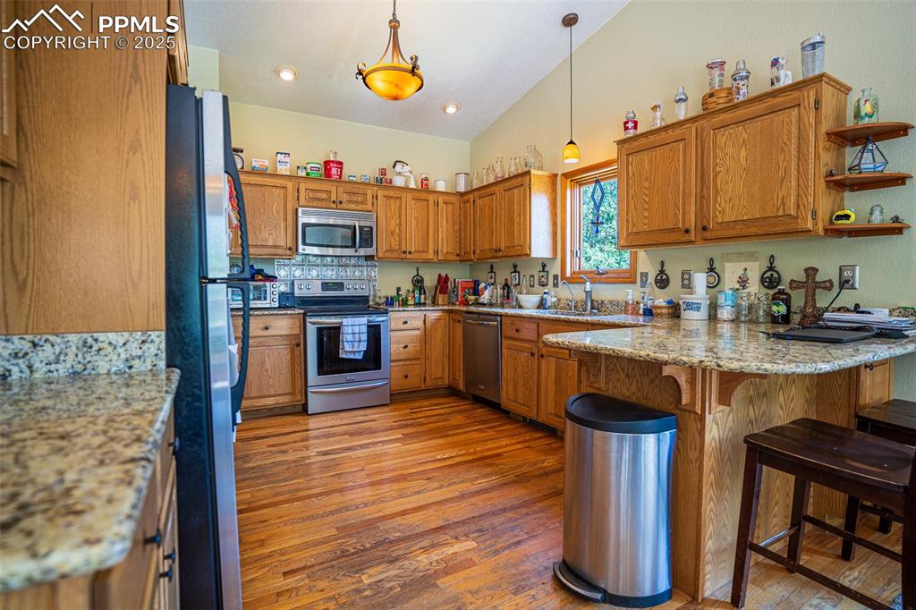Image 16 of 32: Kitchen