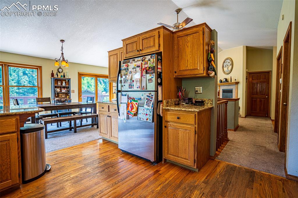 Image 18 of 32: Kitchen
