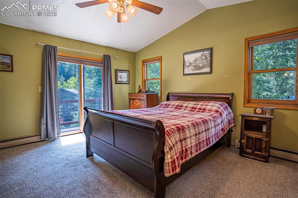 Image 19 of 32: Bedroom