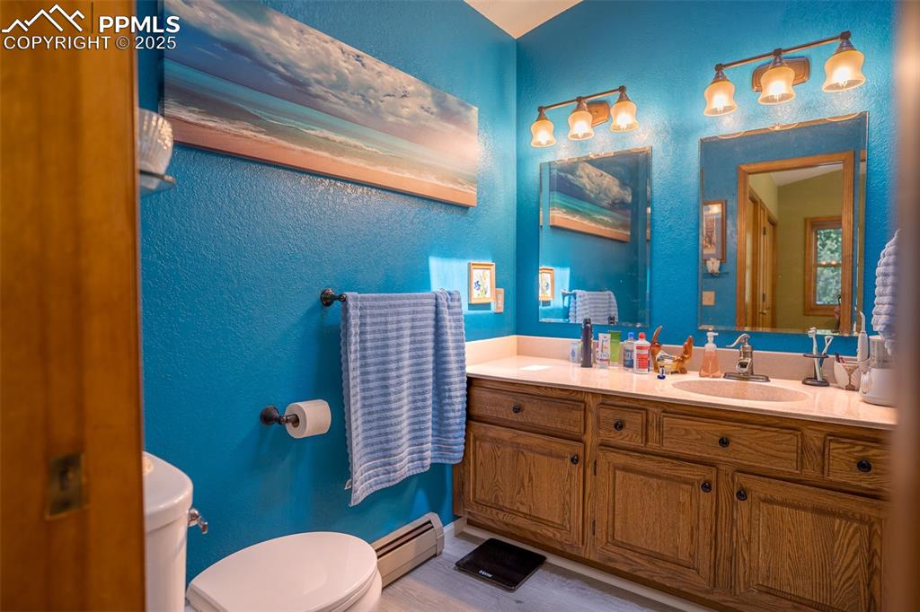 Image 20 of 32: Bathroom