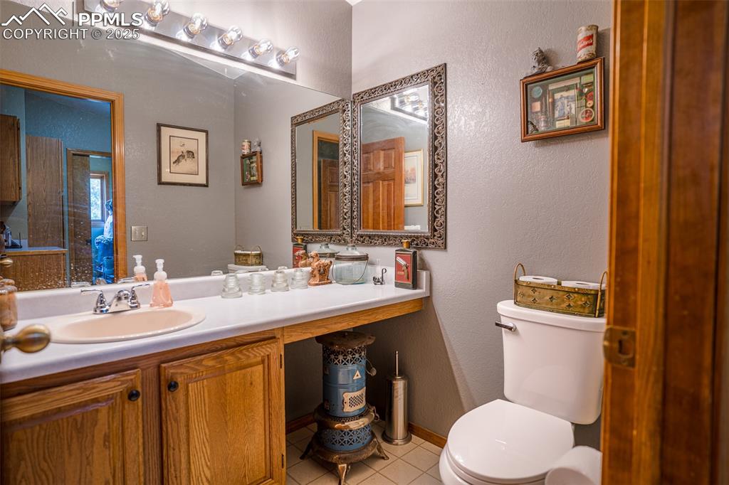 Image 22 of 32: Bathroom
