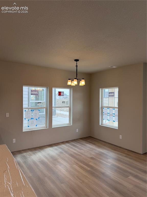 Image 3 of 12: Dining Area