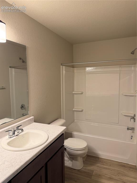 Image 9 of 12: Bathroom