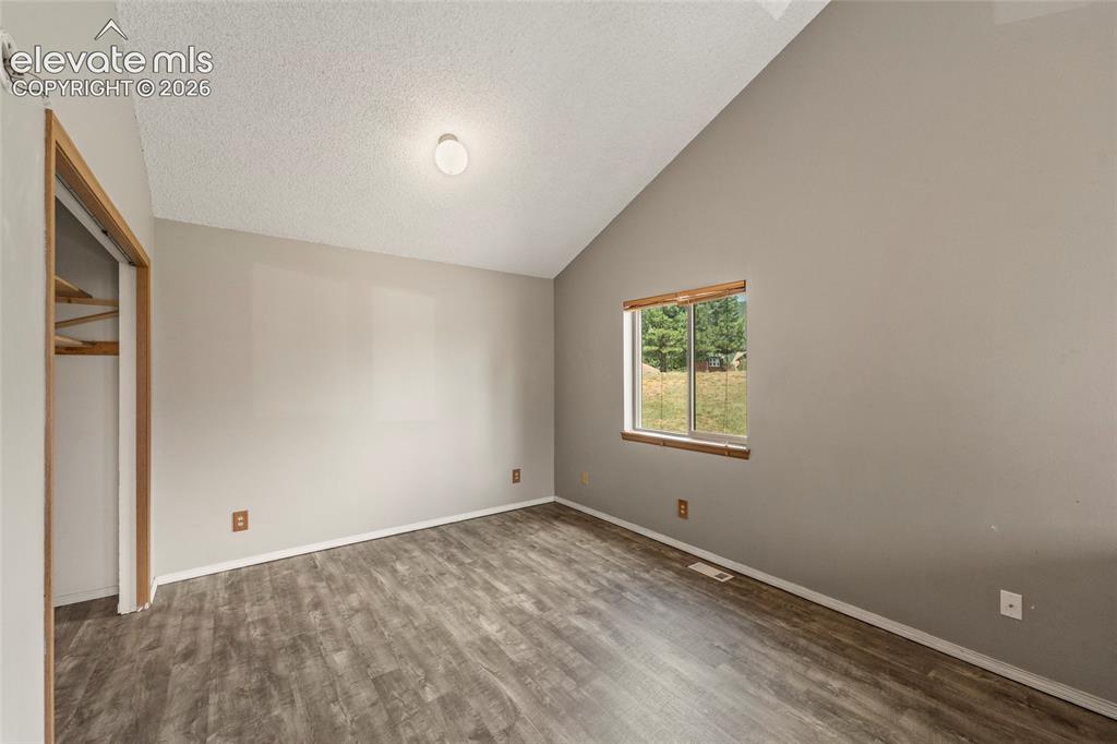 Image 10 of 14: Bedroom