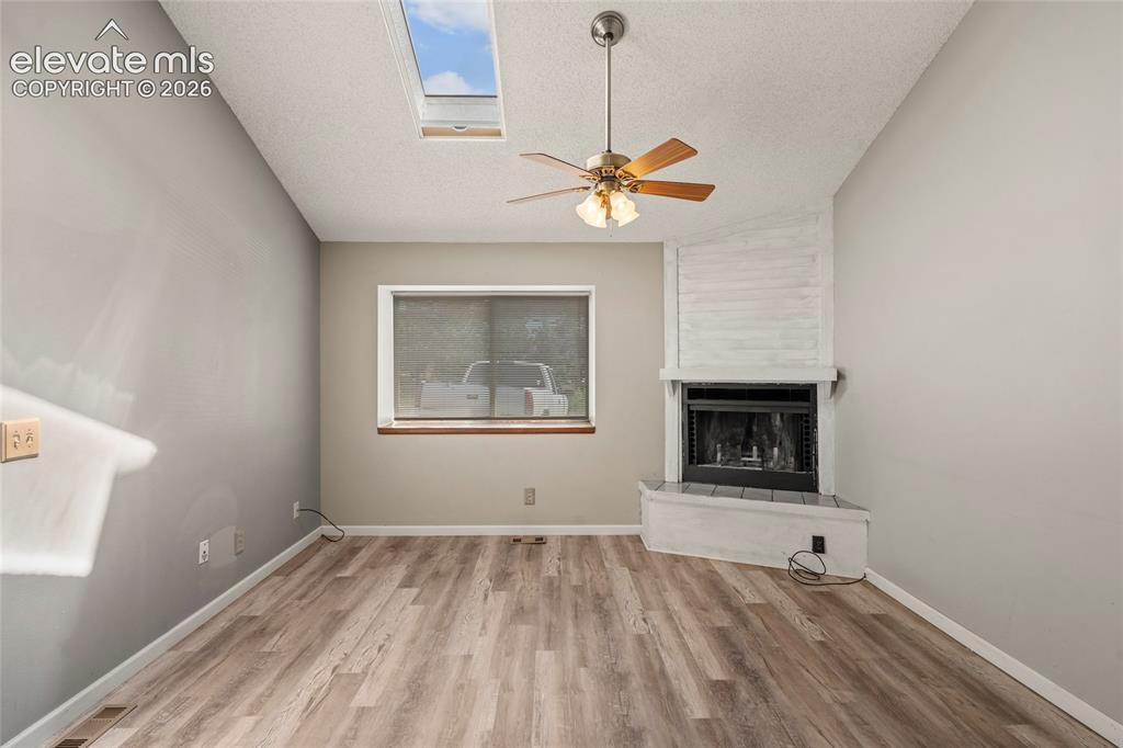 Image 4 of 14: Living Room