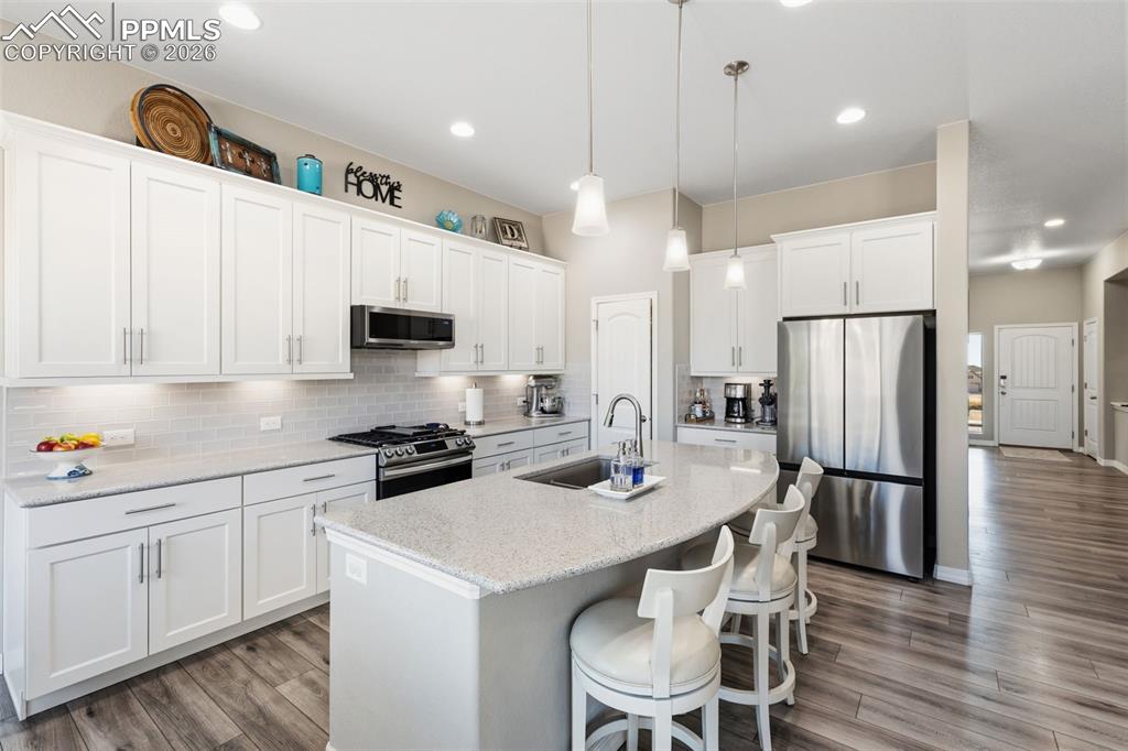 Image 15 of 45: Kitchen