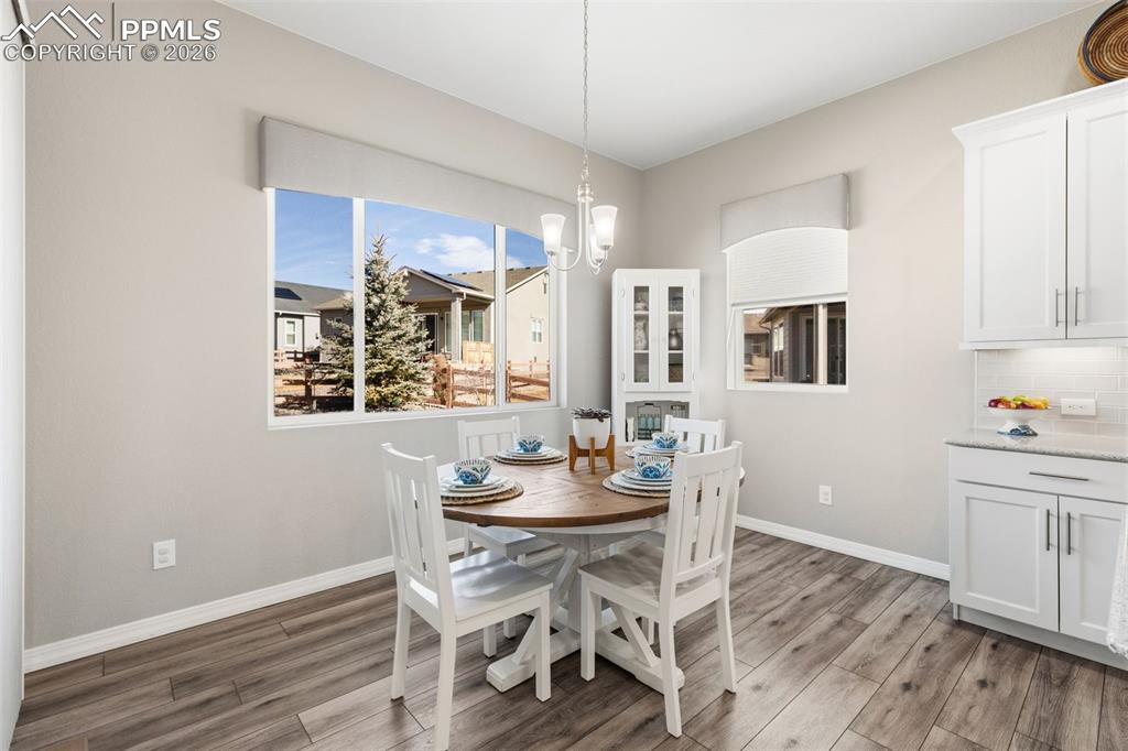 Image 16 of 45: Dining Area