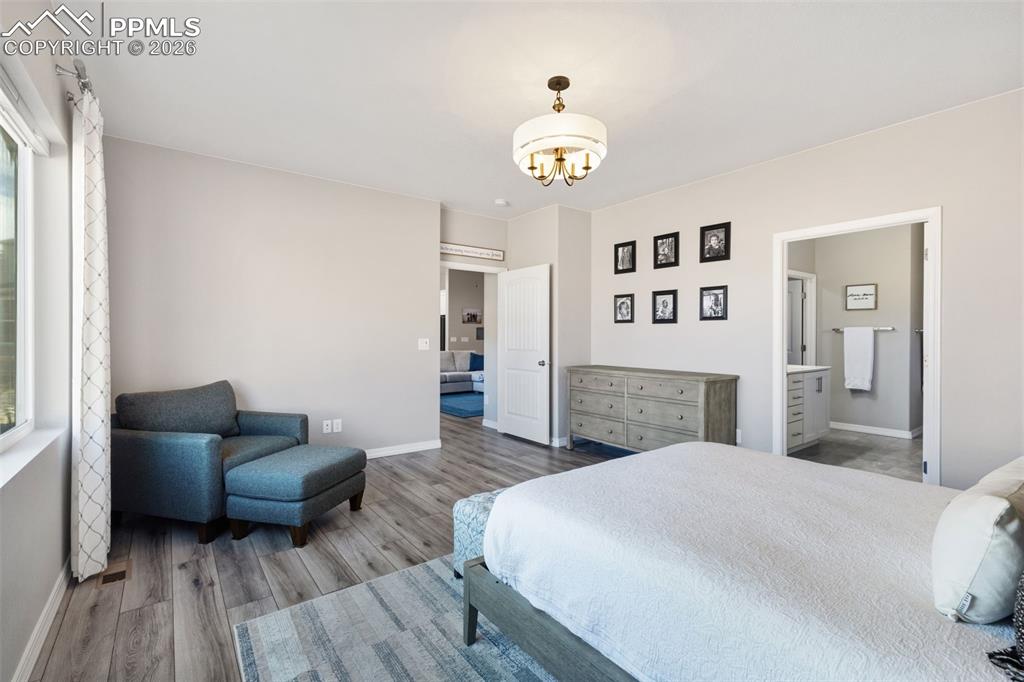 Image 19 of 45: Bedroom