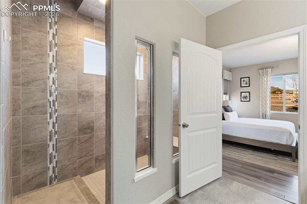 Image 20 of 45: Bathroom