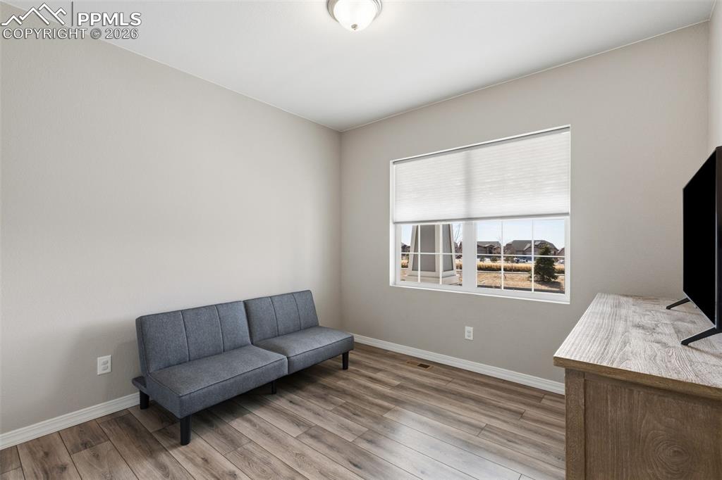 Image 23 of 45: Bedroom