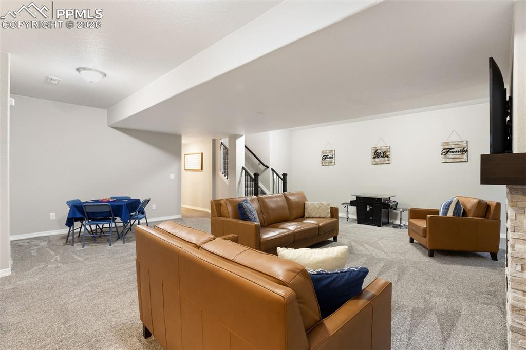 Image 29 of 45: Living Room