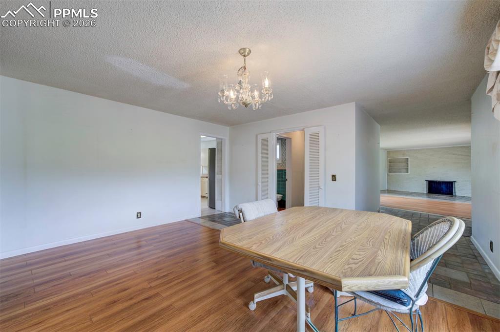 Image 19 of 39: Dining Area