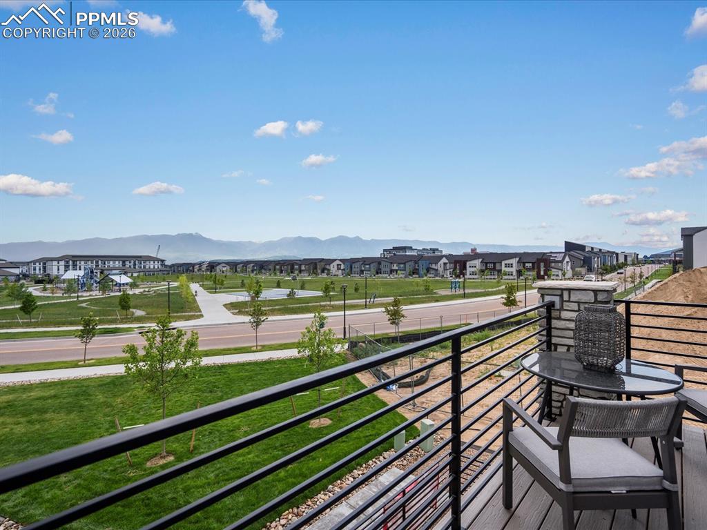 Image 5 of 9: Balcony