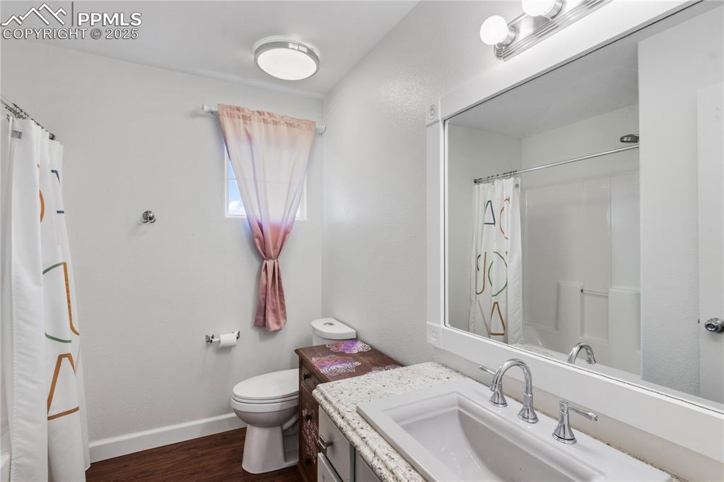 Image 26 of 38: Bathroom