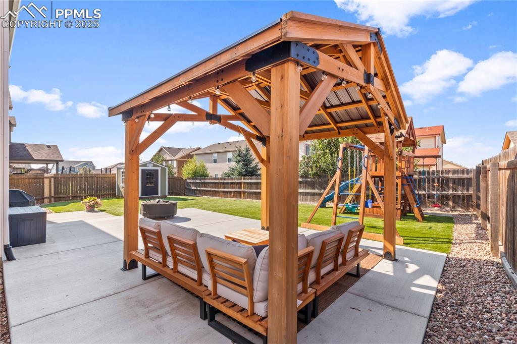 Image 33 of 38: Patio