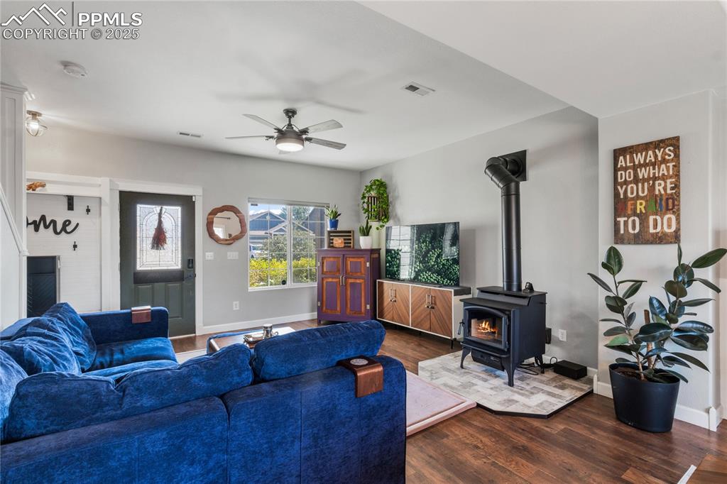 Image 4 of 38: Living Room