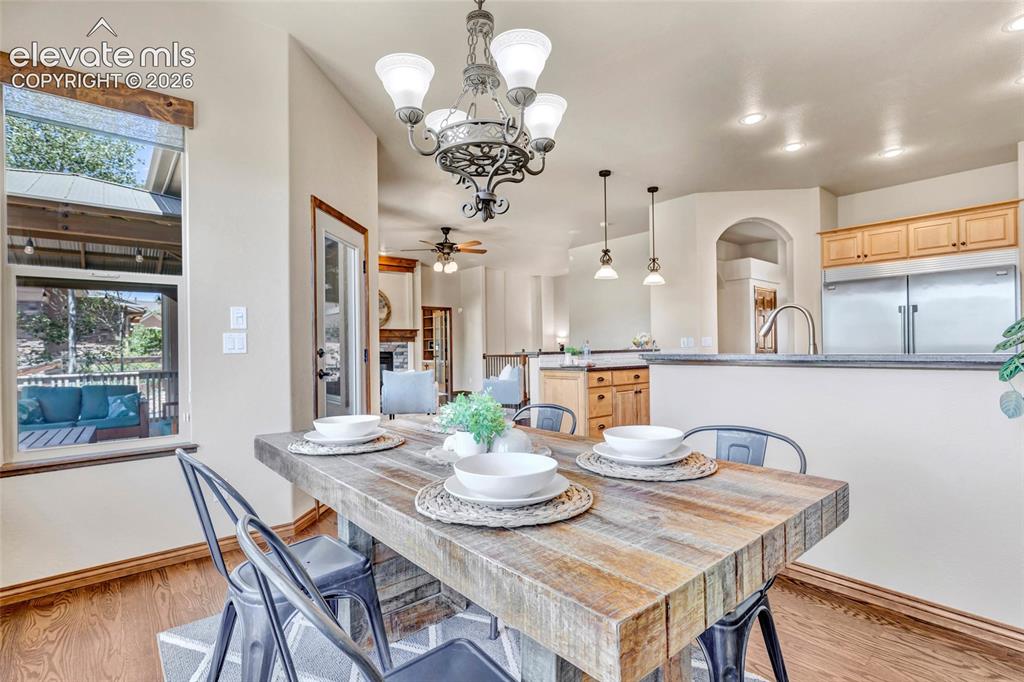 Image 15 of 50: Dining Area