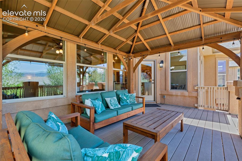 Image 44 of 50: Deck