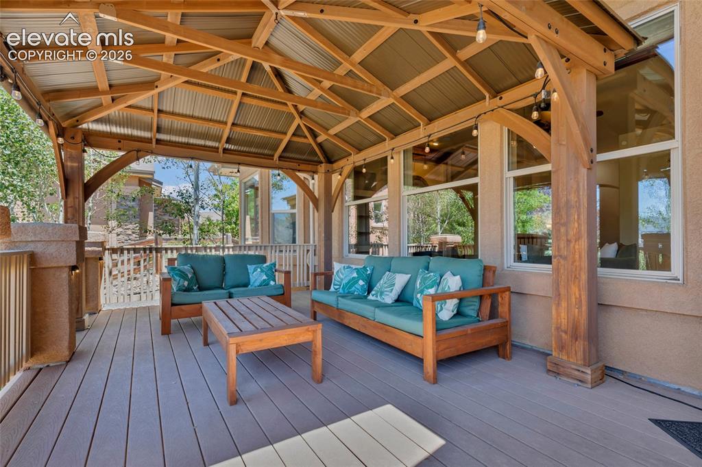 Image 45 of 50: Deck
