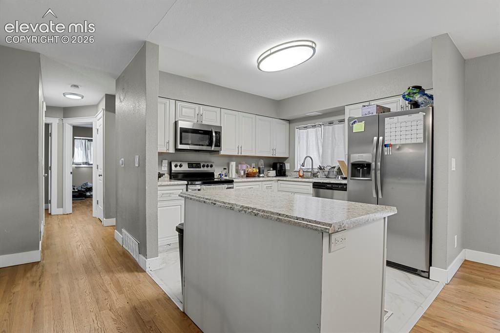 Image 10 of 35: Kitchen