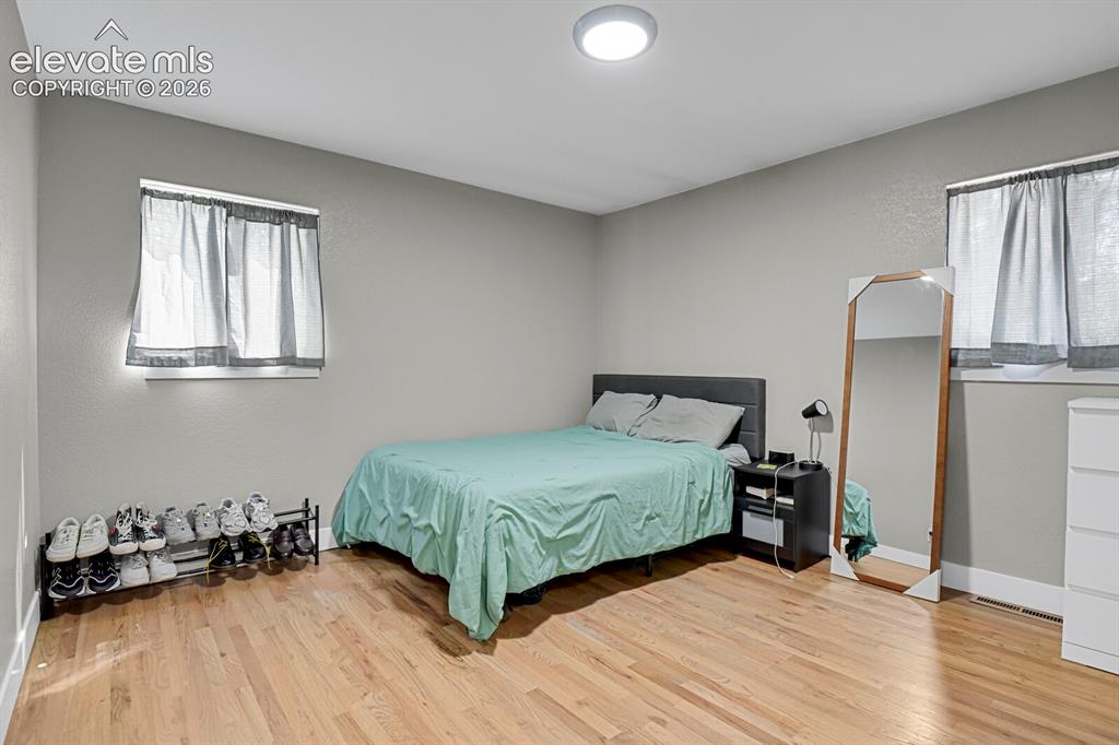 Image 16 of 35: Bedroom