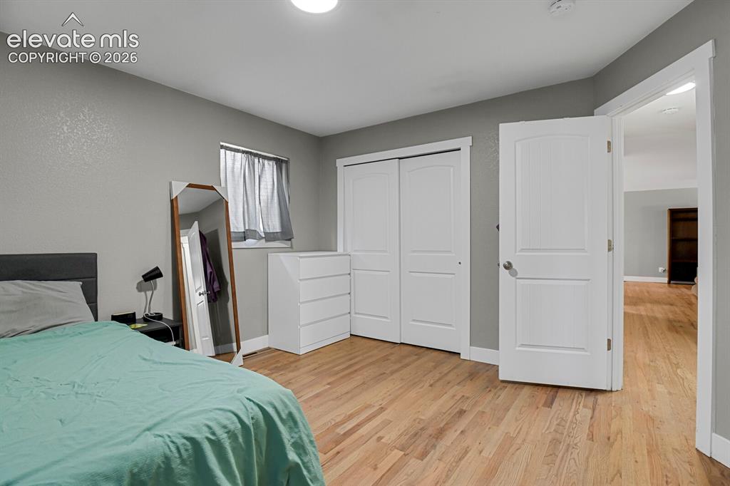 Image 17 of 35: Bedroom