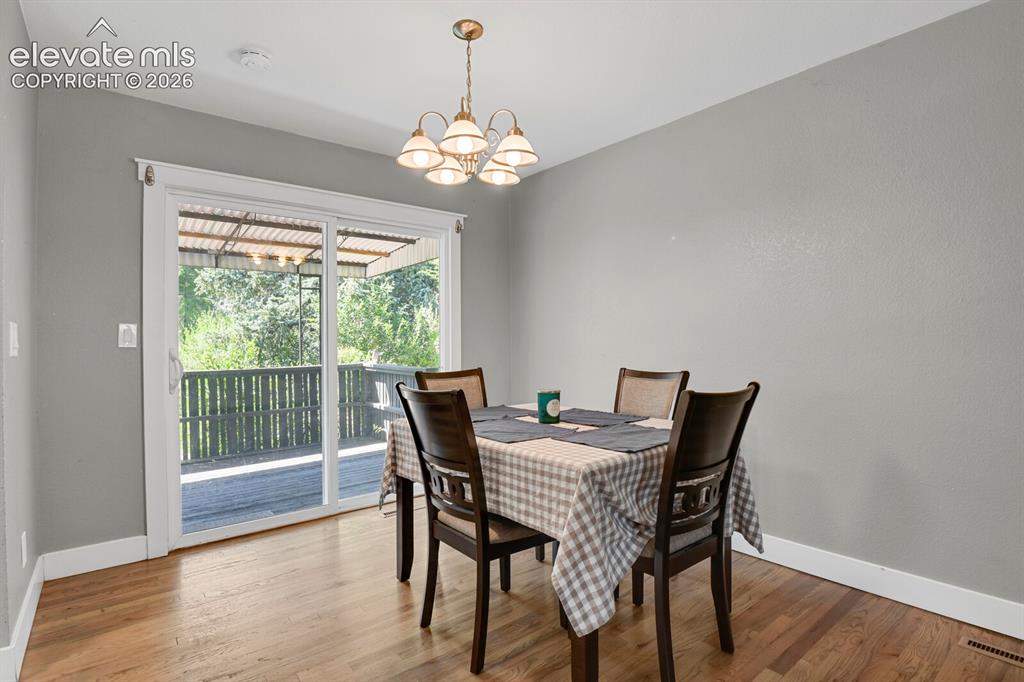 Image 8 of 35: Dining Area
