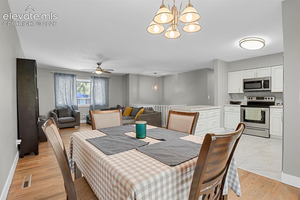 Image 9 of 35: Dining Area