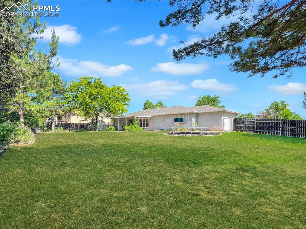 Image 5 of 27: View of yard