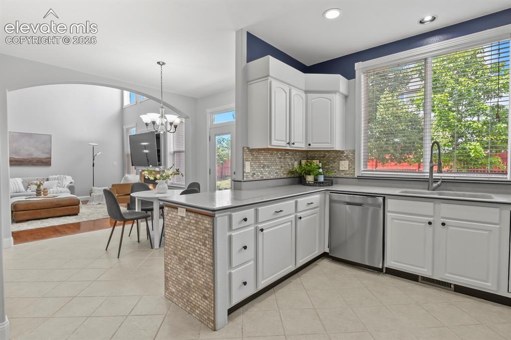 Image 11 of 36: Kitchen
