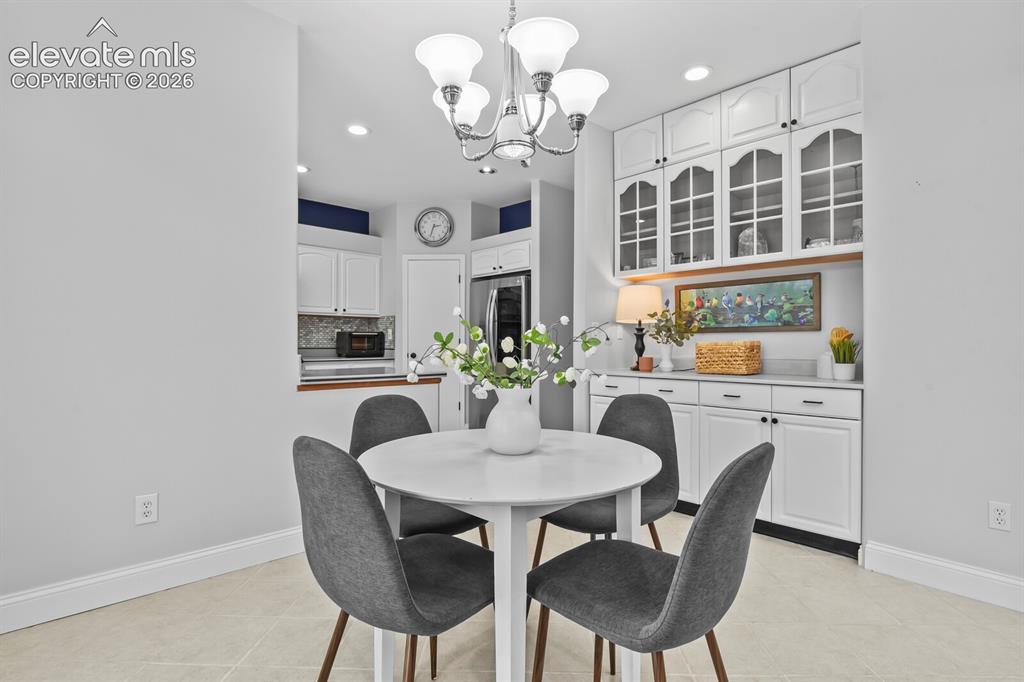 Image 12 of 36: Dining Area