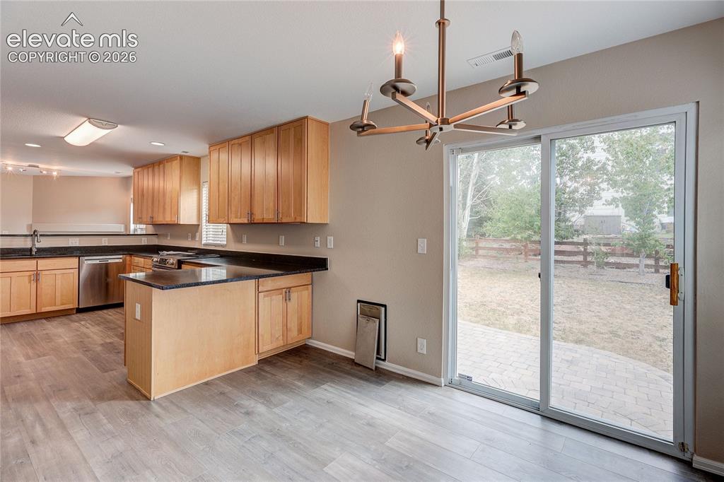 Image 14 of 42: Kitchen