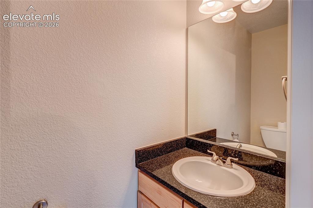 Image 21 of 42: Bathroom