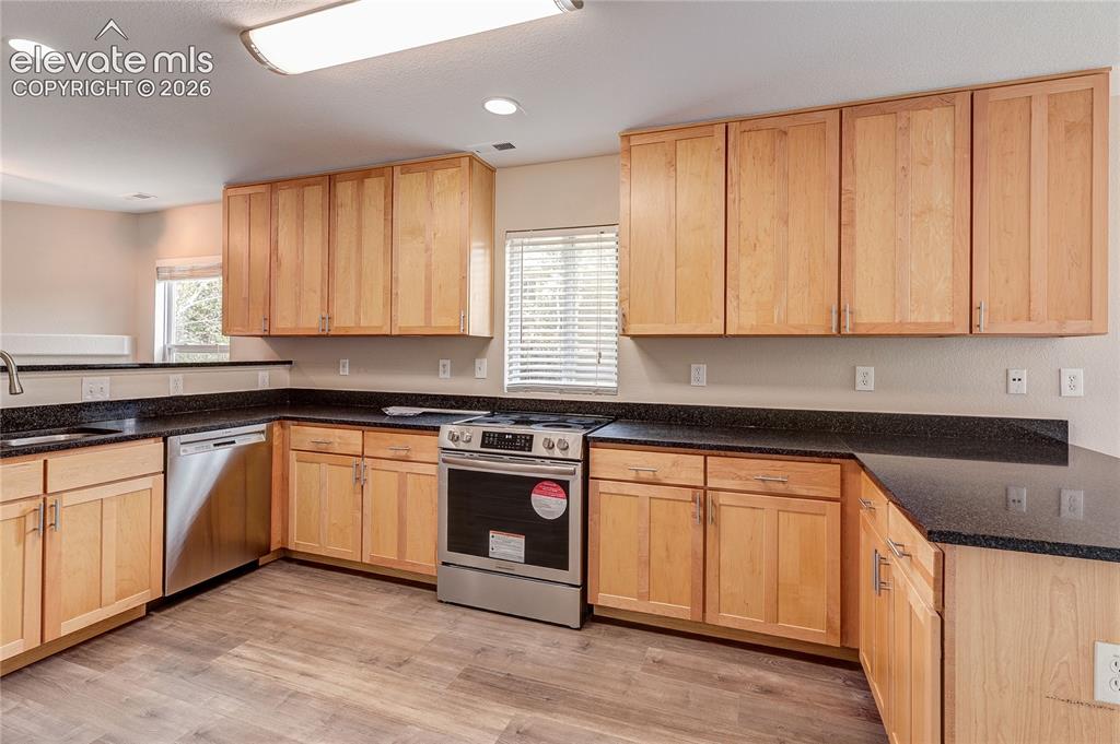 Image 9 of 42: Kitchen