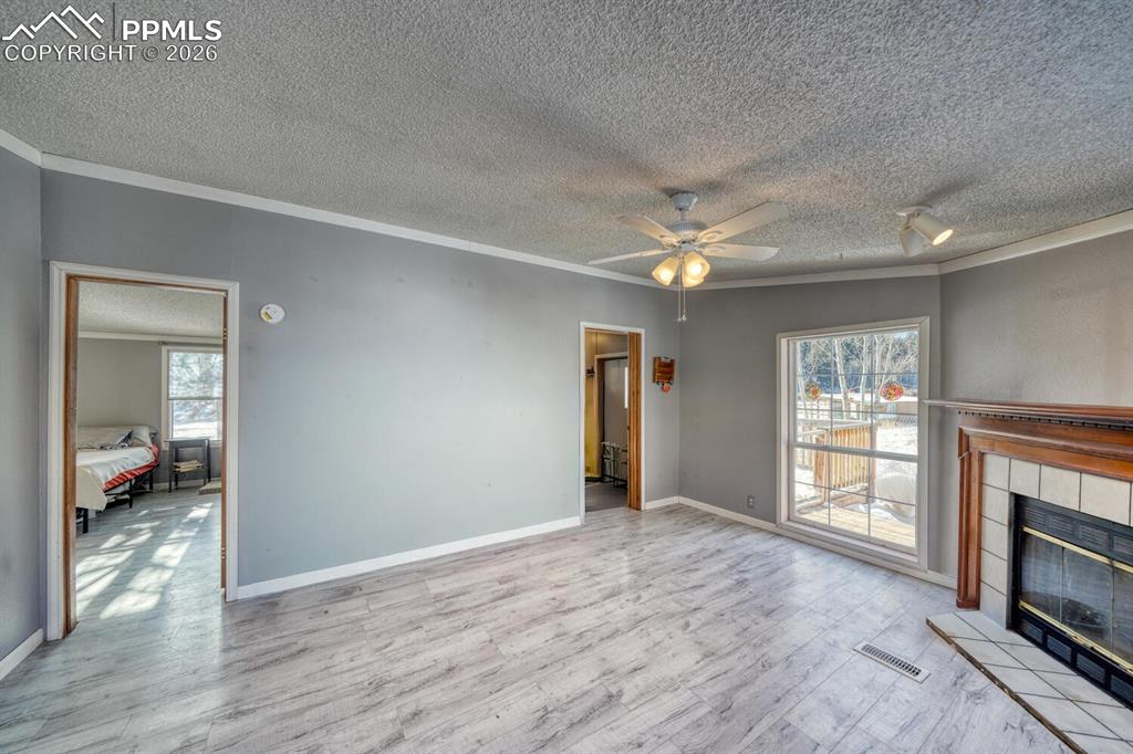 Image 15 of 29: Living Room