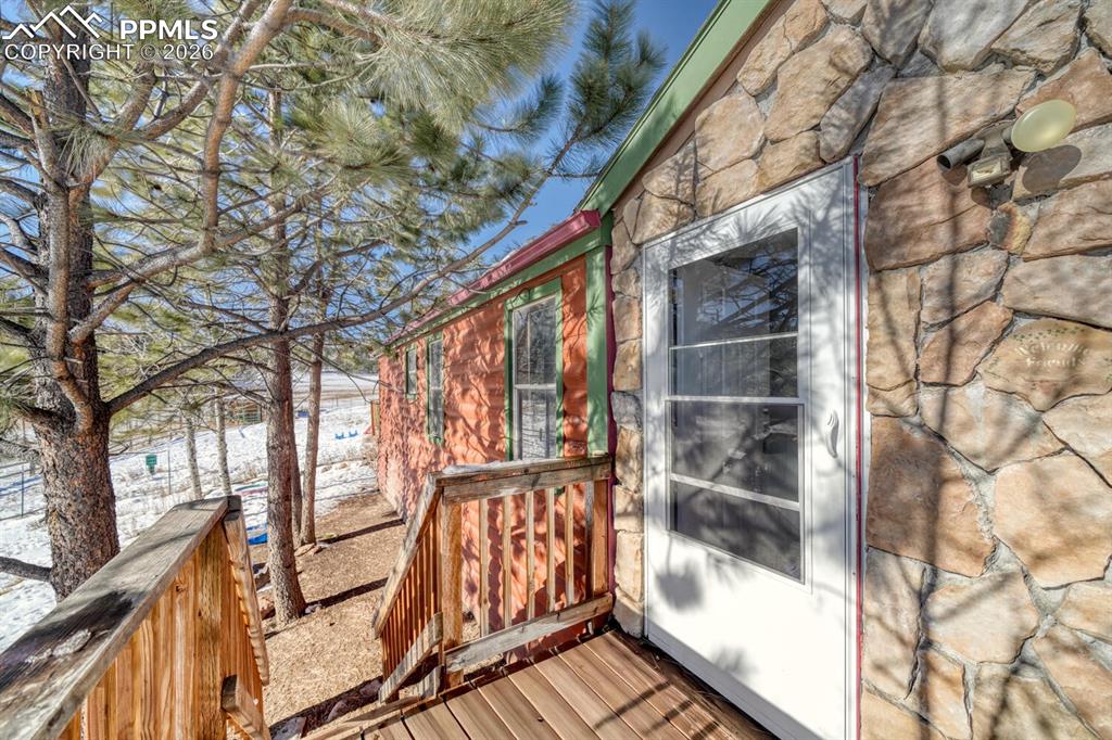 Image 28 of 29: Deck