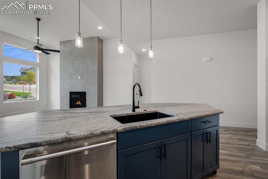 Image 13 of 32: Kitchen