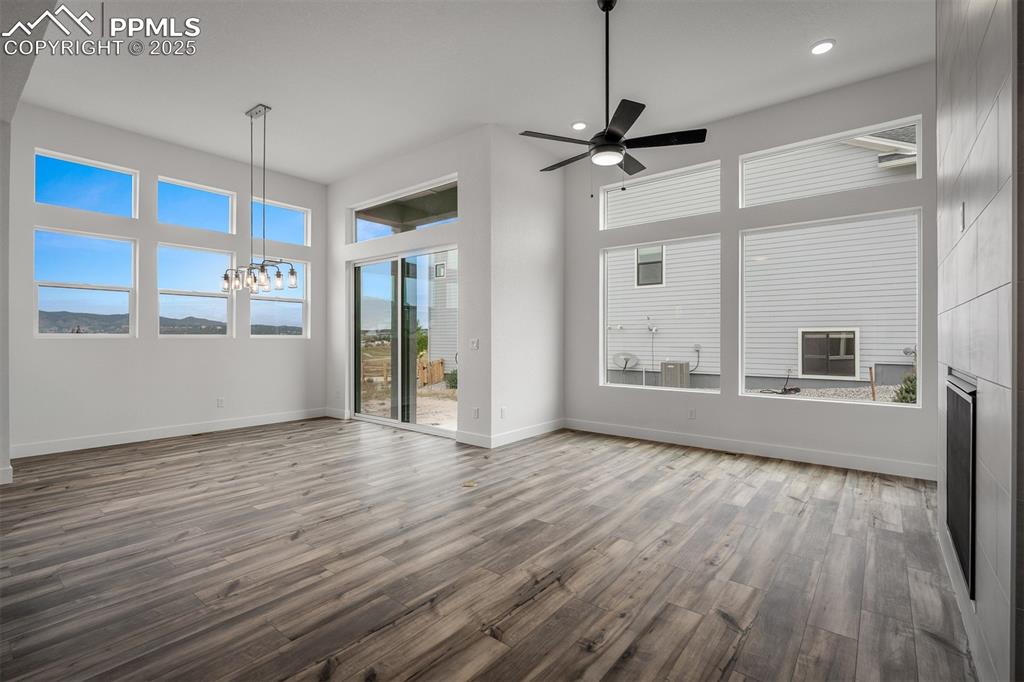 Image 15 of 32: Living Room