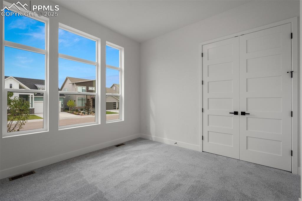 Image 21 of 32: Bedroom