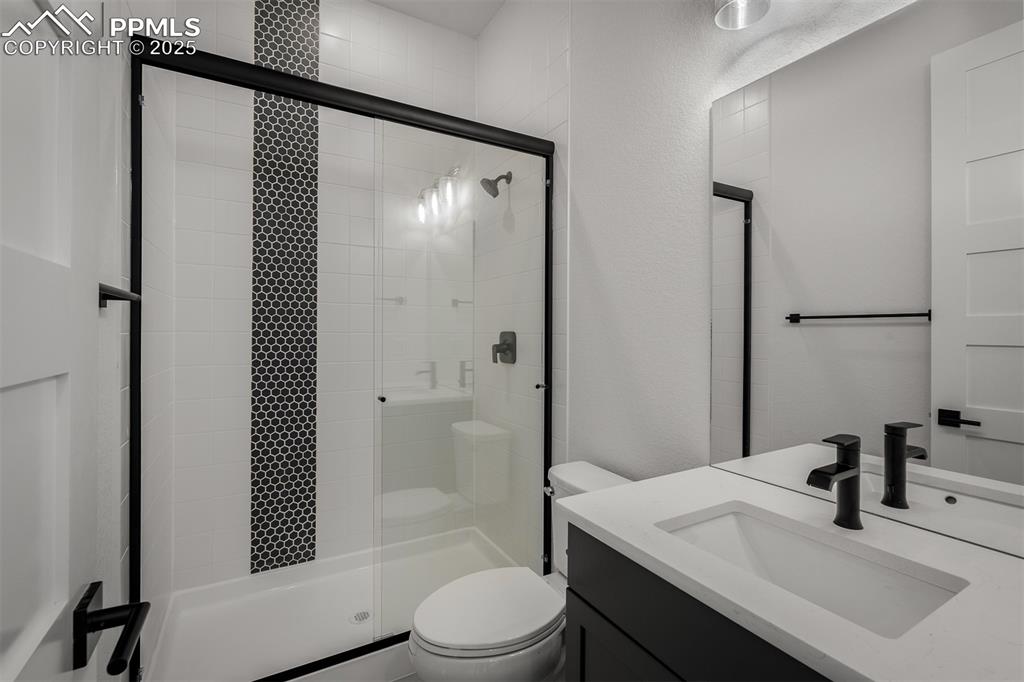 Image 22 of 32: Bathroom