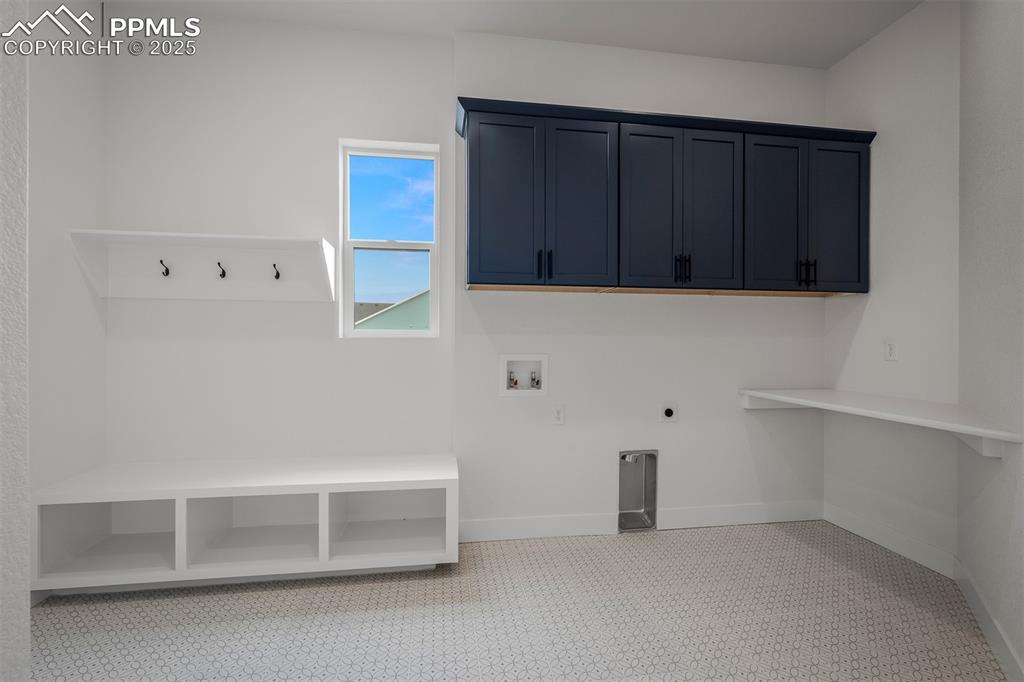 Image 23 of 32: Laundry