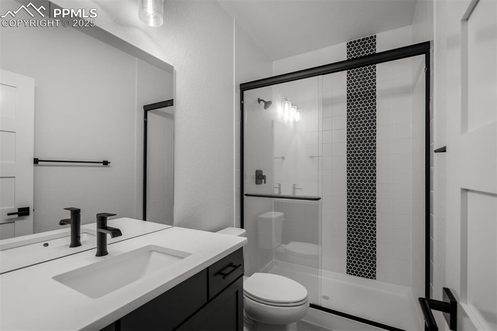 Image 29 of 32: Bathroom